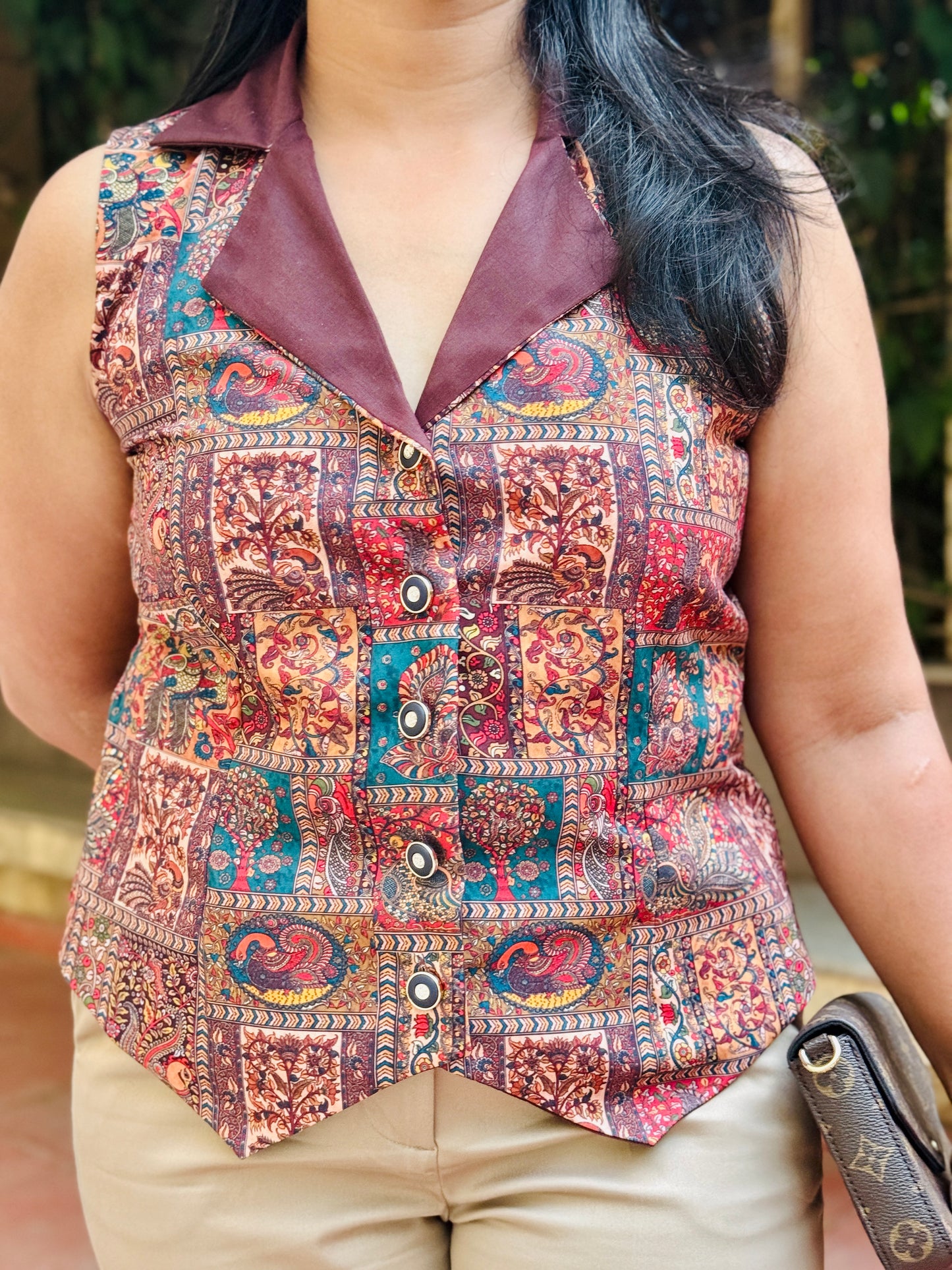 Women’s Maroon & Green Waistcoat – Crepe Vest with Pichwai Print